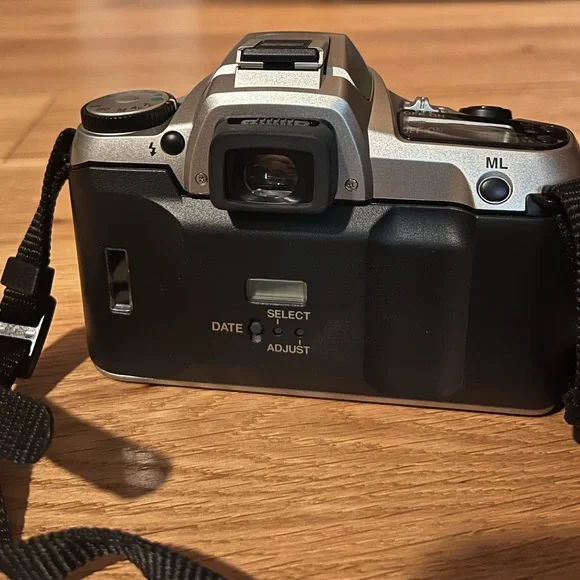 Pentax Camera ZX-30 with zoom lense, excellent condition!